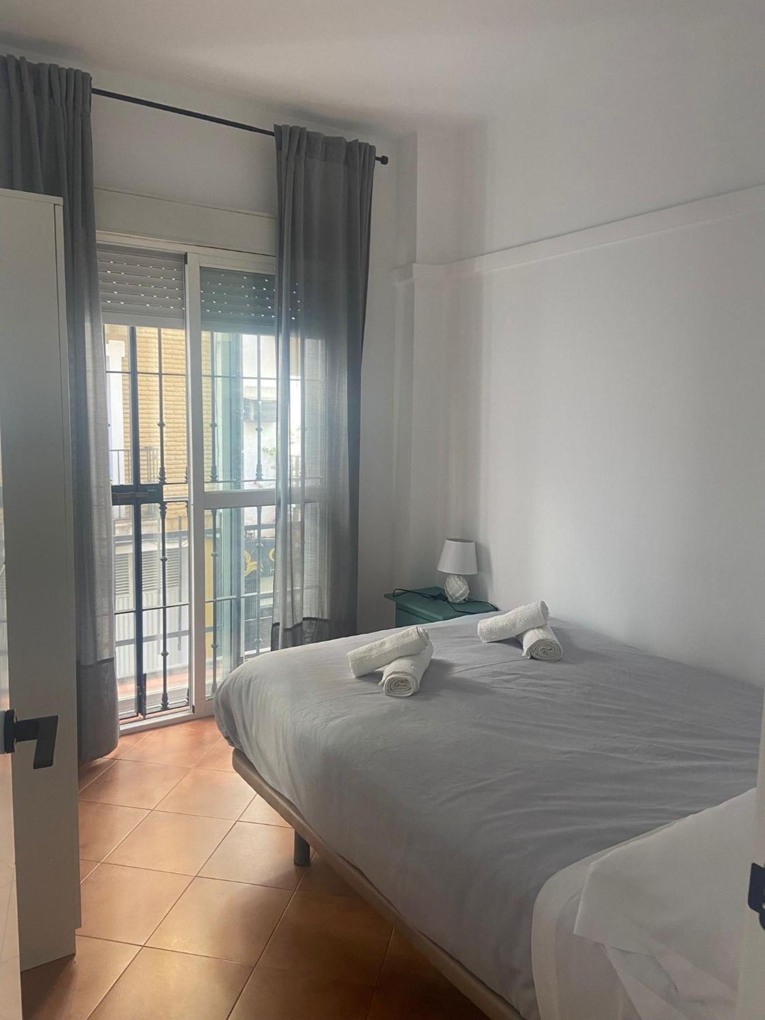 Apartamento Plaza De La Alfalfa Sevilla Eksteriør bilde